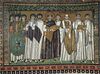 Meister von San Vitale in Ravenna: Chormosaiken in San Vitale in Ravenna, Szene: Kaiser Justinian und Bischof Maximilianus und sein Hof